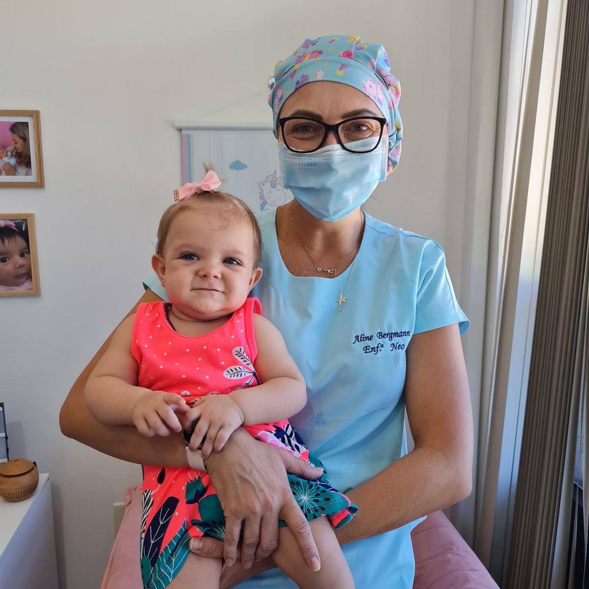 Bebê tranquila após furo humanizado